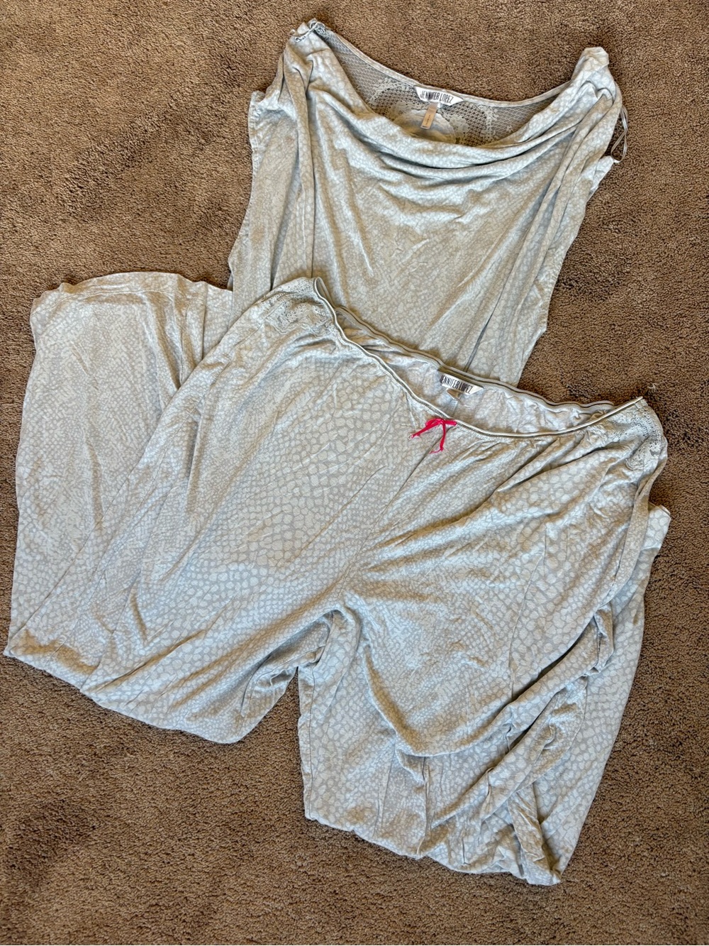 Jennifer Lopez Light Gray Two-Piece Sleep Set with Pink Bow Accent